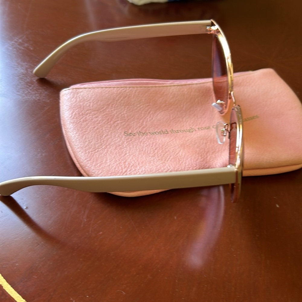 Pink sunglasses - Picture 2 of 3